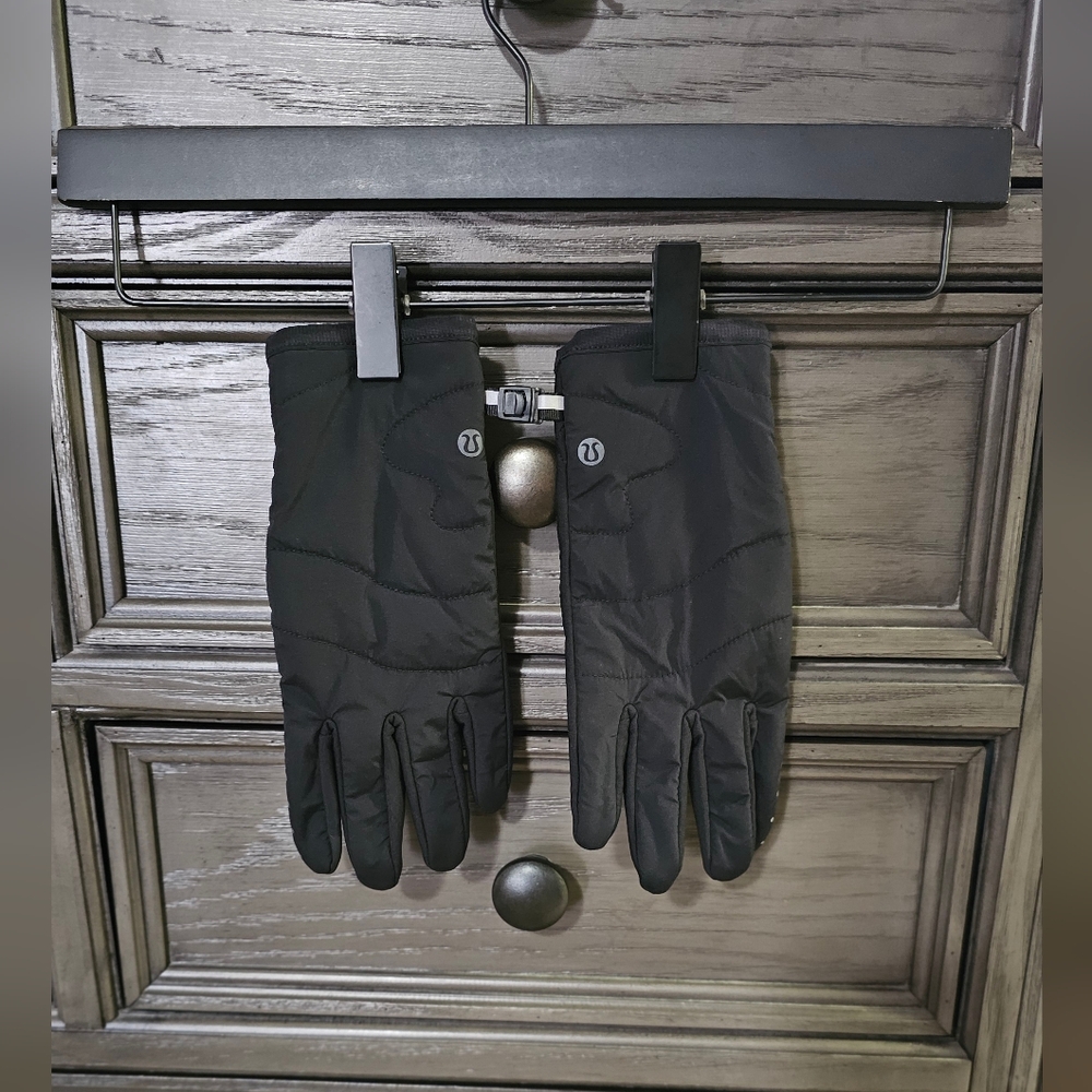 Lululemon Black Quilted Gloves - Picture 11 of 14